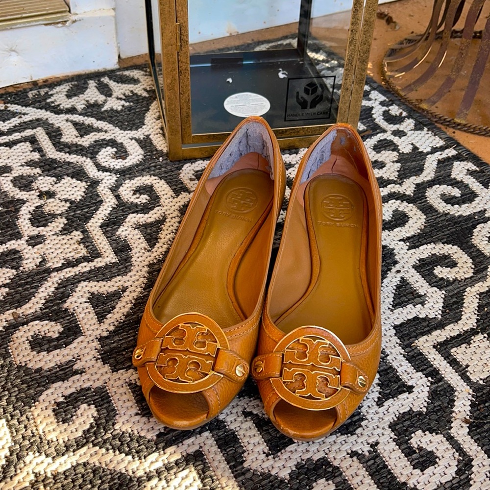 Tory Burch Tan Leather Flats with Logo